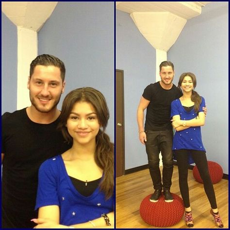 Val is finally taller than Zendaya, with the help of a cushion Zendaya And Val, Zendaya Dancing, Dancing With The Stars Pros, Val Chmerkovskiy, Stars Photo, Lily Grace, Partner Dance, Pretty Shorts, Zendaya Coleman