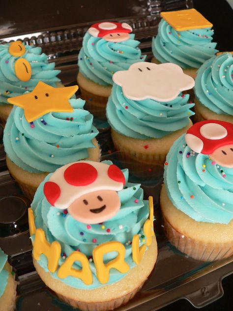 Super Mario Cupcakes Mario Cupcakes, Super Mario Cupcakes, Princess Peach Party, Cupcake Day, Super Mario Bros Party, Cake Design Inspiration, Mario Cake, Mario Bros Birthday, Super Mario Birthday Party