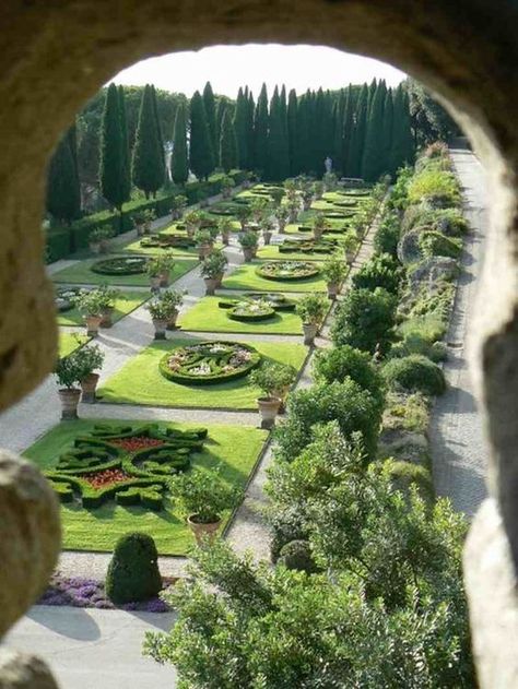 Vatican Gardens, Rome Vatican, Formal Garden Design, Vatican Rome, Castle Gardens, Gardens Of The World, Rome Tours, Formal Garden, Desain Lanskap