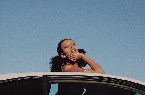 Car Photoshoot Sunroof, Hands Out The Sunroof Aesthetic, Car Sunroof Photoshoot, Sunroof Photoshoot, Sunroof Picture Ideas, Sunroof Car Aesthetic, Poses Car, Car Shoot, Car Aesthetics