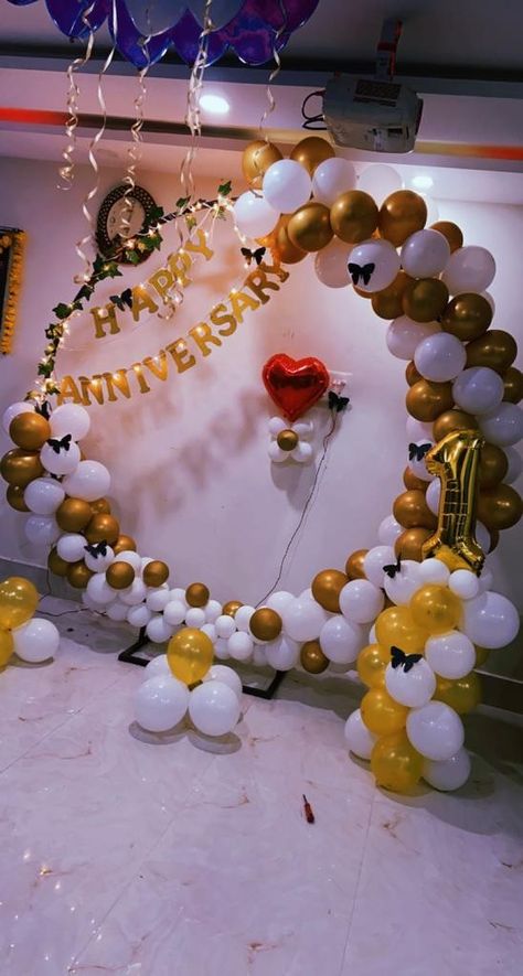 Anniversary Setup At Home, Happy Anniversary Balloon Decoration, 25th Anniversary Decorations, Balloons Pictures, Birthday Setup, Snapchat Makeup, Retirement Decorations, Mom Song, Surprise Birthday Decorations