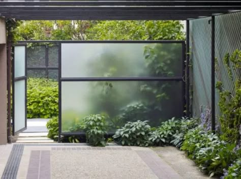 Entrance Plants, Pergola Hardware, Gard Modern, 2nd Floor Addition, Glass Fence, Outdoor Fencing, Easy Landscaping, Modern Landscape Design, Outdoor Privacy