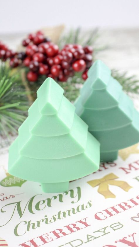 Christmas Handicrafts, Christmas Soaps, Natural Homemade Soap, Microwave Recipe, Spa Day Gifts, Natural Christmas Tree, Urban Homestead, Tree Soap, Pine Essential Oil