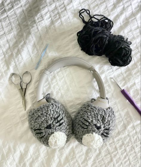 Crochet Headphone Cover, Sony Xm5, Studio Ghibli Totoro, Ghibli Totoro, Headphone Cover, Cute Headphones, Block Head, Headphone Accessories, Crochet Style