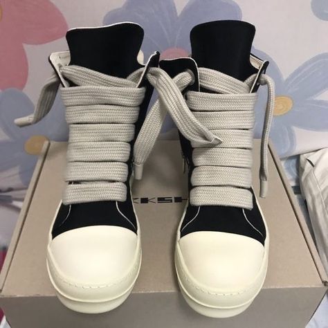 Shoes Rick Owens, Rick Owens Street Style Men, Grime Fashion, Rick Owen Shoes, Rick Owens Shoes Outfit, Rick Owens Street Style, Rick Owens Ramones, Rick Owens Shoes, Lavish Lifestyle