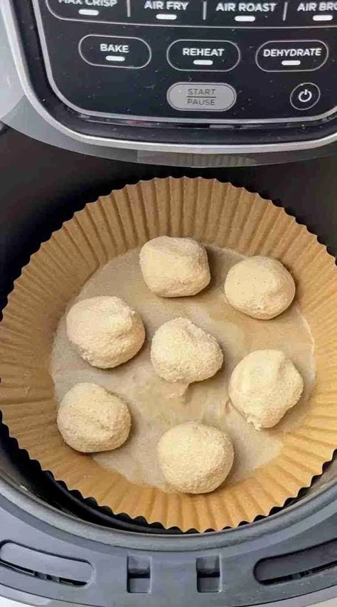 Air Fryer, Low-Carb Cinnamon Donut Balls: Quick & Easy Dessert Keto Air Fryer Recipes Low Carb Dessert, Gluten Free Air Fryer Donut Recipes, Cookie In Air Fryer, Keto Air Fryer Recipes Low Carb, Air Fryer Low Carb Recipes, Low Calorie Air Fryer, Donut Balls, Air Fryer Keto, Air Fryer Recipes Low Carb