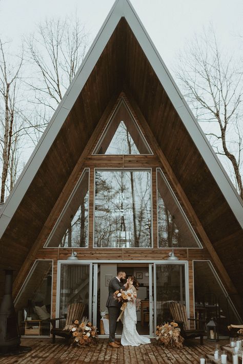 Cabin Elopement Styled Shoot by Danielle Aisling - AM Floral Studio Ontario Elopement, Toronto Sunset, Nostalgic Love, Retro Cabin, Retro Wedding Inspiration, Mountain Wedding Dress, Cabin Elopement, Elopement Styled Shoot, 70s Wedding