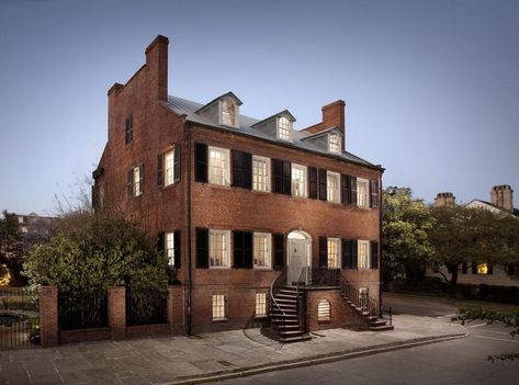 Beautiful Historic Places to Get Married in Savannah | Visit Savannah Architecture Arches, Davenport House, Federal Style House, Architecture Gothic, Savannah Historic District, Historic Savannah, Greek Architecture, Visit Savannah, Grand Mosque