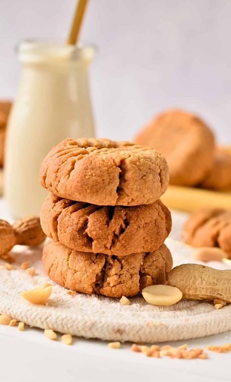 These Peanut Butter Cookies with Coconut Flour are crunchy peanut butter, naturally gluten-free, low-carb, and ready in 15 minutes. Coconut Flour Peanut Butter Cookies, Cookies With Coconut Flour, Crunchy Peanut Butter Cookies, Cookies With Coconut, Coconut Flour Cookies, Gluten Free Peanut Butter Cookies, Crunchy Peanut Butter, Keto Baking, Coconut Peanut Butter