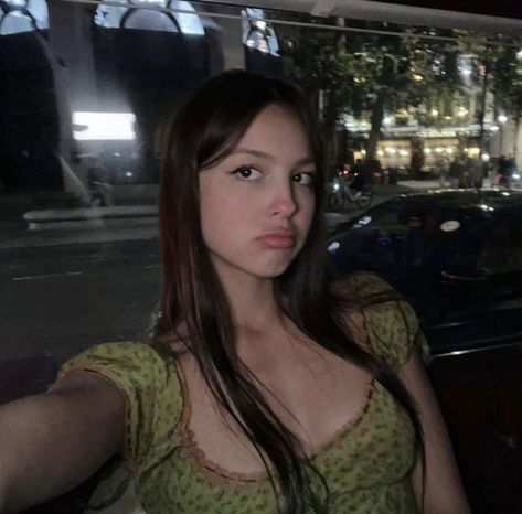 Olivia + Core + Aesthetic, Mexican Girl, Foto Ideas Instagram, + Core + Aesthetic, Teenage Dream, Fav Celebs, Olivia Rodrigo, At Night, Pretty People