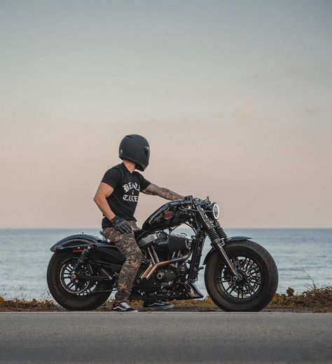 Riding Into The Sunset, Biker Fashion, Custom Motorcycles Harley, Bobber Style, Easy Cook, Harley Davidson Iron 883, Futuristic Cars Design, Custom Sportster, Motorcycle Culture