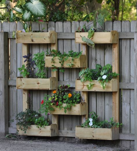 Planter Boxes built with fence pickets Diy Fence Planter Boxes, Build A Garden, Outdoor Pallet Projects, Planter Box Plans, Fence Planters, Diy Planter Box, Old Fences, Diy Fence, Raised Planter