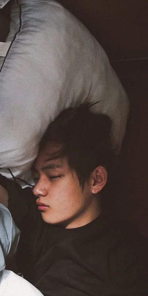 Kim Taehyung Sleeping, Taehyung Girlfriend, Taehyung Sleeping, Bts Sleeping, Bts Kim Taehyung, Taehyung Selca, Bts Group Picture, Bad Girl Quotes, Taehyung Abs