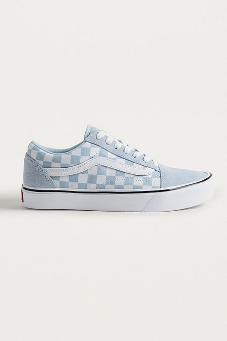 Vans - Baskets Old Skool à damier bleu clair Status Symbol, Bomber Jackets, Vans Old Skool, Old Skool, Vans Old Skool Sneaker, Vans Sneaker, Timeless Fashion, Urban Outfitters, Baskets