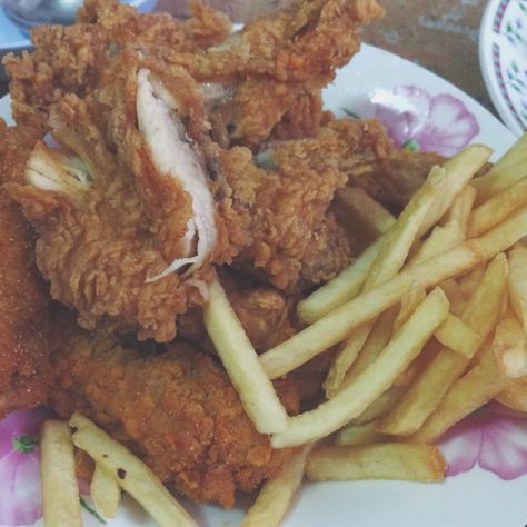 Chicken Lunch Recipes, Tumblr Food, Yummy Comfort Food, Food Goals, Instagram Food, Food Diary, Food Obsession, Cafe Food, Pretty Food