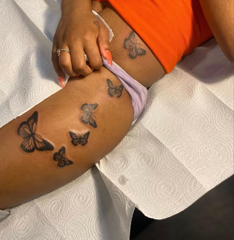 Tattoo Ideas Female With Butterflies, Dragon Tattoo Neck, Butterfly Leg Tattoos, Tattoo Papillon, Butterfly Thigh Tattoo, Upper Leg Tattoos, Girl Thigh Tattoos, Tattoos To Cover Scars, Cute Hand Tattoos