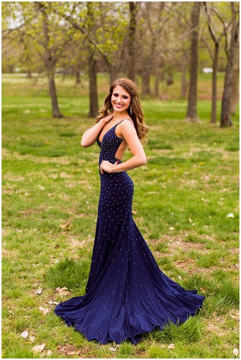 High School Prom Dress, Prom Pictures Couples Black, Country Prom, Prom Photography Poses, Homecoming Poses, Prom Pictures Couples, Prom Picture Poses, Pictures Couples, Homecoming Pictures