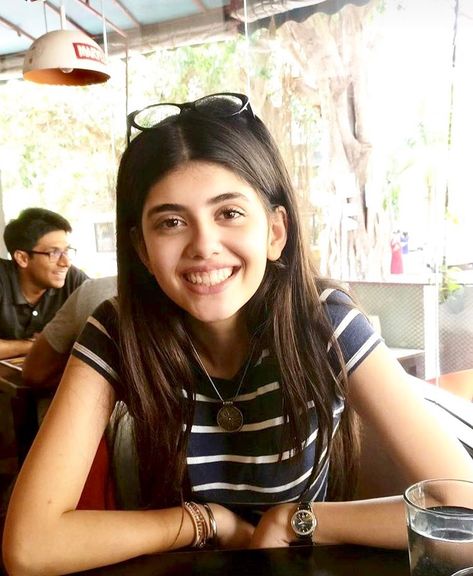 Sanjana Sanghi, Girl Smiling, Hair Acessories, Samantha Photos, Casual Indian Fashion, Rough Day, Cute Stars, Smile Girl, Actress Pics