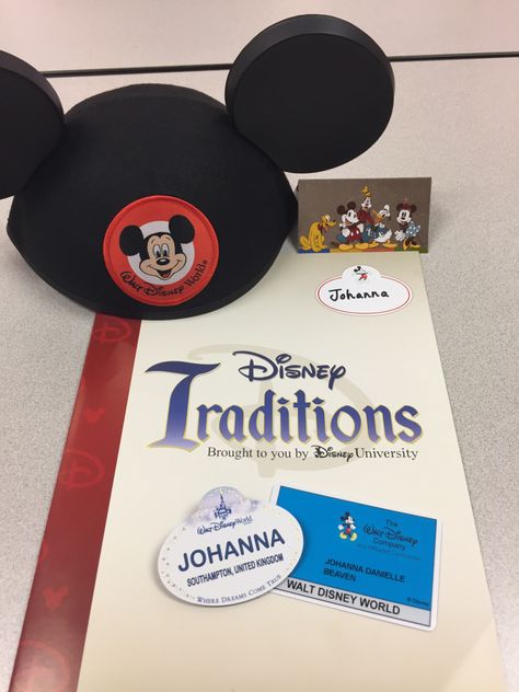 Easy Disney Crafts, Disney Careers, Disney World Cast Member, Disney University, Couples Adventure, Disney College, Tema Disney, Disney College Program, Disney Cast Member