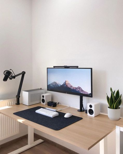 Electric Desk Setup, White Desk Setup, Minimal Desk Setup, Minimal Workspace, Setup Inspiration, Minimal Desk, Working Office, Dream Desk, Music Rooms