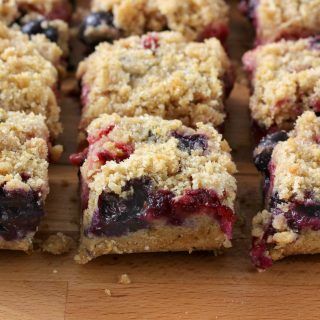 Patty Food, Blueberry Crumb Bars, Banana Bread Baked Oatmeal, Oat Scones, Blueberry Crumble Bars, Strawberry Bars, Blueberry Bars, Blueberry Banana Bread, Crumb Bars