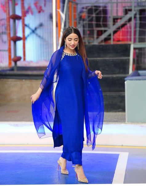 Blue Dress Design, Simple Elegant Dresses, Saboor Aly, Glamour Clothing, Dress Design Ideas, Bride Suit, Bridal Sari, Latest Dress Design, Desi Fashion Casual