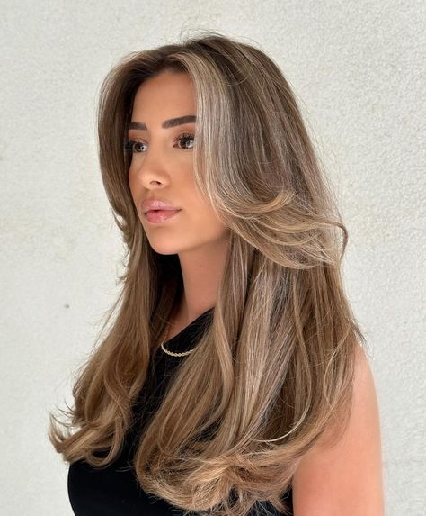 Blonde And Red Highlights, Blonde Dimension, Lob Haircut Layered, 2024 Hair Color, Highlights For Dark Brown Hair, Color Balayage, Fall Hair Color Trends, Gorgeous Hair Color, Hair Color Pink