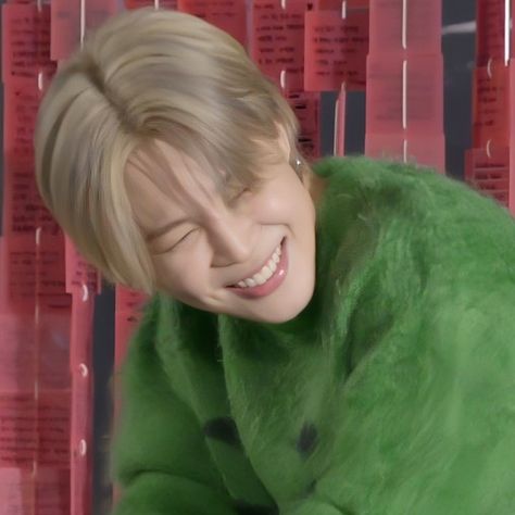 Jimins Smile, Jimin Smile, Airport Fashion Kpop, Smile Pictures, Smile Icon, In Smile, Jimin Icons, Jimin Pictures, Pop Bands