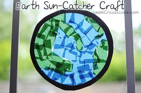 { Earth Sun-Catcher Craft } from LearnCreateLove.com Recycled Crafts Kids Preschool, Earth Day Crafts For Kids, Contact Paper Crafts, Space Crafts For Kids, Earth Week, Earth Craft, Earth Day Projects, Recycled Crafts Kids, Suncatcher Craft