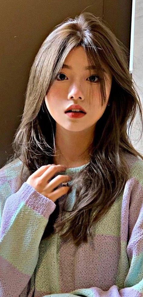 long curtain bangs, soft curtain bangs, types of curtain bangs, wispy curtain bangs, curtain bangs straight hair, trendy curtain bangs, curtain bangs with layers, curtain bangs short hair Korean Hairstyles Women, Korean Long Hair, Korean Short Hair, Bangs With Medium Hair, Asian Short Hair, How To Style Bangs, Long Hair With Bangs, 짧은 머리, Long Layered Hair