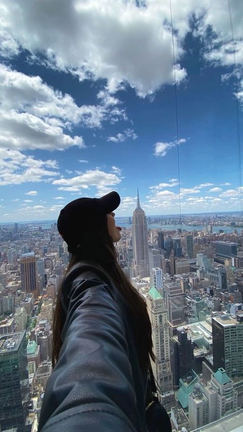 Pictures In Nyc Ideas, Nyc Aesthetic Pictures Ideas, Pics To Take In New York, Nyc Selfie Ideas, Photos To Take In Nyc, Summit Photos Ideas, Nyc Ig Stories, Photos To Take In New York, Empire State Building Picture Ideas