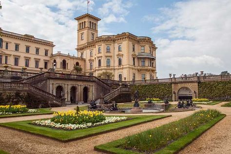 5 Places to Live Like a Royal - Samantha Brown's Places to Love Osbourne House, Osborne House, Samantha Brown, Colonial House Plans, Mega Mansions, Places To Live, Home Landscaping, Great House, Colonial House