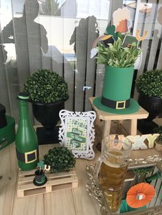 Irish Birthday Party, Irish Theme Party, Irish Party Decorations, Ireland Party, San Patrizio, Ballroom Blitz, Irish Birthday, Celebrations Around The World, Fete Saint Patrick