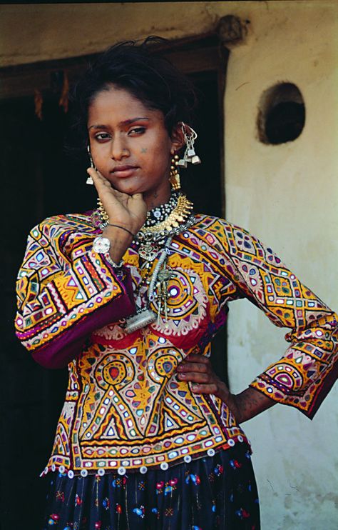 Vagadia Rabari woman in traditional dress Vintage Indian Fashion, Ethnic Chic, Indian Textiles, Indian Embroidery, Chaniya Choli, Folk Costume, Traditional Dress, Fashion Industry, Women Artisans