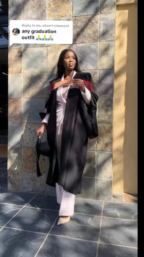 College Convocation Outfit, Doctor Graduation Outfit Ideas, Outfits For Convocation Ceremony, Winter Graduation Dress University, Graduation Fit Ideas, Graduation Dress High School Black, Graduation Gown Outfit Ideas, Poses With Gown, Plus Size Graduation Outfit College