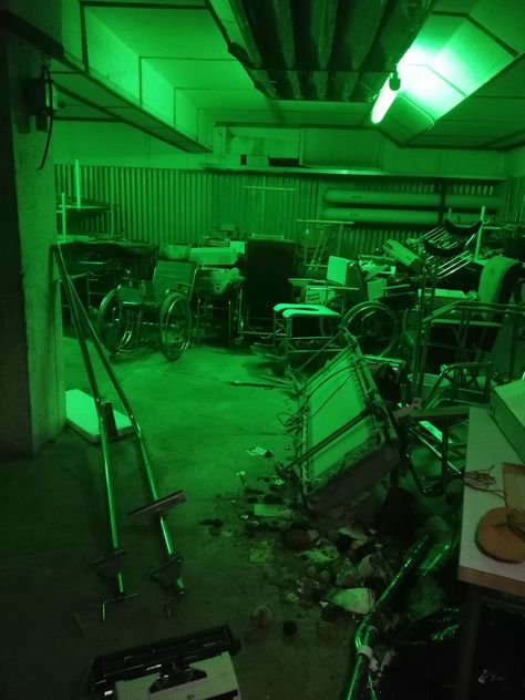 Basement of a mental hospital in Finland. The place was really cool but creepy Makeup Set Up In Bedroom, Riddler Aesthetic, Creepy Hospital, Creepy Basement, Green Hospital, Hospital Core, Bedroom Aesthetic Dark, Mad Science, Dark Green Aesthetic