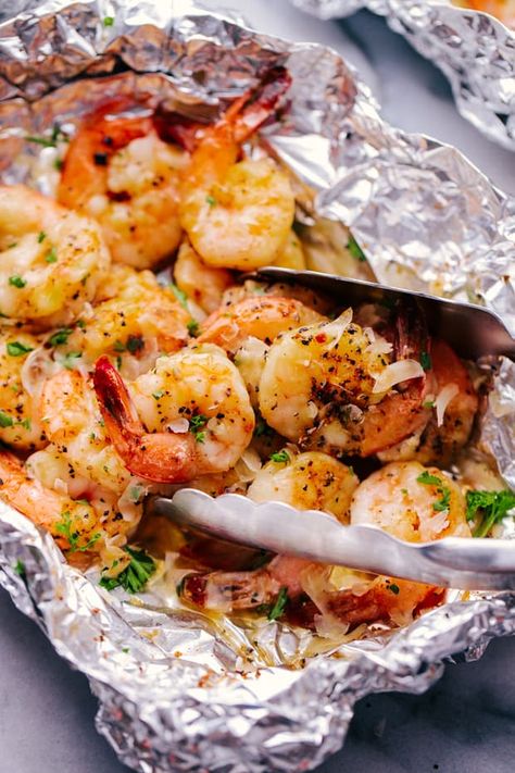 Shrimp Foil Packs, Ways To Cook Shrimp, Parmesan Butter, Foil Packet Dinners, Foil Dinners, Foil Pack Meals, Foil Packs, Foil Packet Meals, Foil Packet