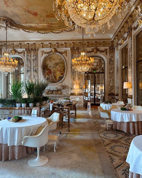 Le Meurice - The splendour of our Restaurant le Meurice... Le Meurice Paris, Alain Ducasse, Paris Place, Open Kitchen, Sacred Art, Coffee Love, Concept Store, Cafe, Restaurant