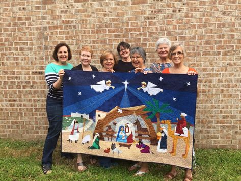 Nativity Quilt, St Martha, Trending Christmas, Foundation Paper Piecing Patterns, Nativity Scenes, Cloth Dolls Handmade, Paper Pieced Quilt, The Nativity, Christmas Nativity Scene