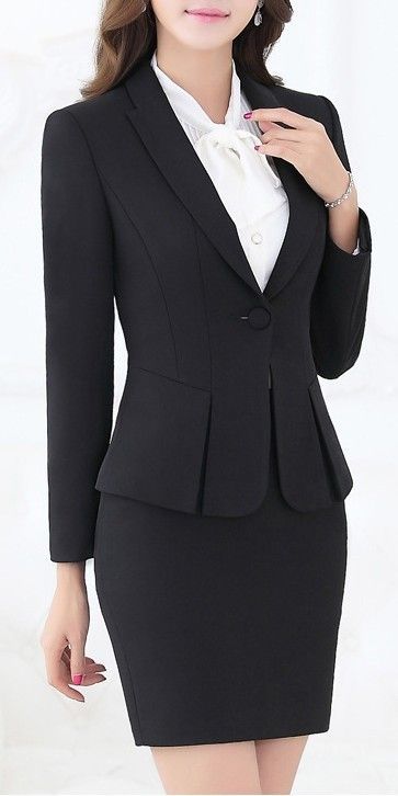 Classic two piece business suit. The black color in a fitted style increases your elegance and feminity in a classy way. Modern Business Attire Women, Receptionist Uniform, Office Dresses Style, Dress Classy Elegant, Office Wear Outfit, Womens Business, Elegant Work Outfits, Chic Dress Classy, Business Attire Women