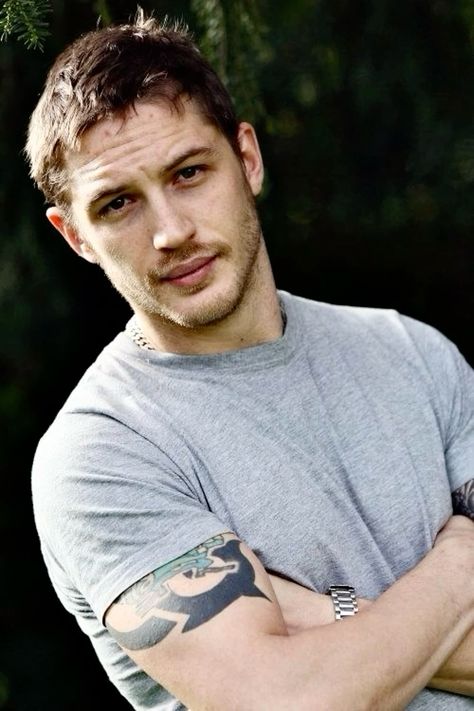 tom hardy ✵ Tom Hardy Pictures, Edward Thomas Hardy, Tom Hardy Photos, Thomas Hardy, Hairstyles Men, Movie Images, British Actors, Tom Hardy, Pretty Men