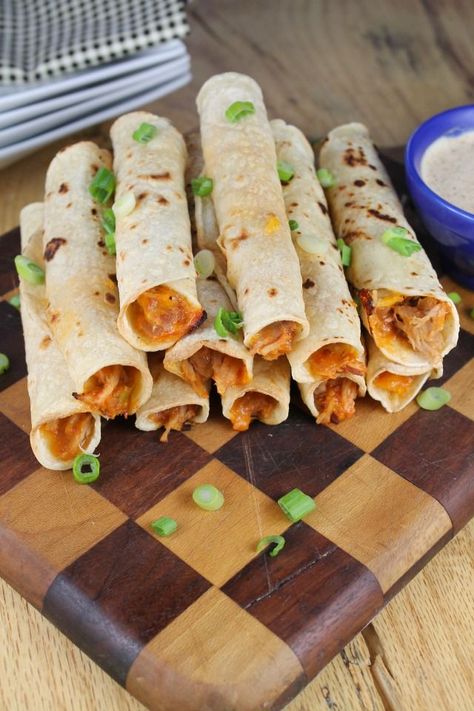 Pork Tortillas, Pulled Pork Taquitos, Pork Appetizers, Pork Taquitos Recipe, Pork Taquitos, Taquitos Recipe, Best New Recipes, Diy Easy Recipes, Pulled Pork Recipes