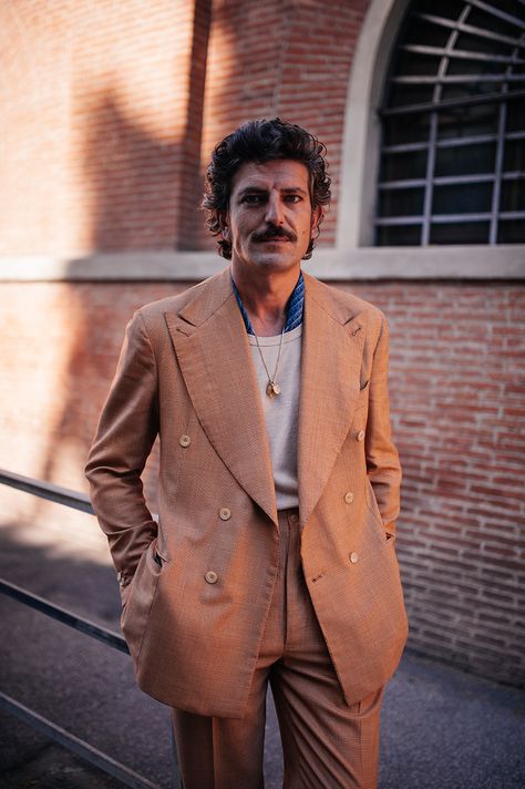 Street Style at Pitti Uomo 100 at Fortezza da Basso in Florence, photographed on July 1st 2021. Gerardo Cavaliere, Pitti Uomo Summer, Pitti Uomo Street Style, Suit Inspiration, Money Men, Suits Style, Milo Ventimiglia, Dapper Dan, Designer Suits For Men