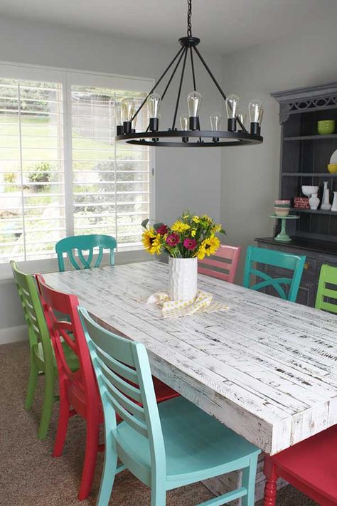 Colorful Dining Room Decor, Colorful Dining Room Chairs, Formal Dining Room Sets, Dining Room Decoration, Dining Room Paint Colors, Room Decoration Ideas, Dining Room Paint, Dining Room Table Decor, Dining Room Makeover