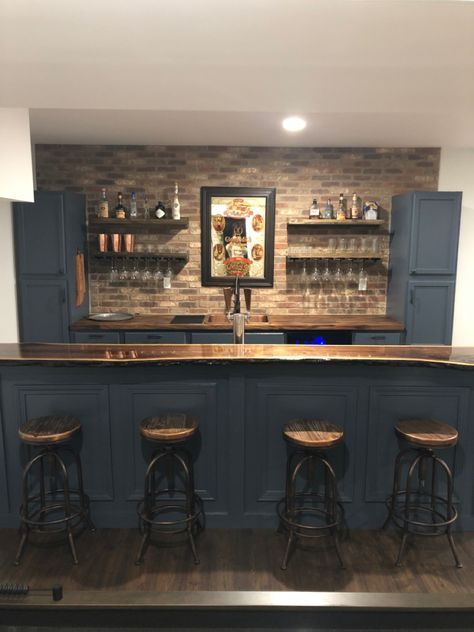 Basement Bar Remodel, Bar Lounge Room, Rustic Basement Bar, Basement Bar Plans, Home Bar Ideas, Basement Bar Design, Dream Basement, Rustic Basement, Home Bar Rooms