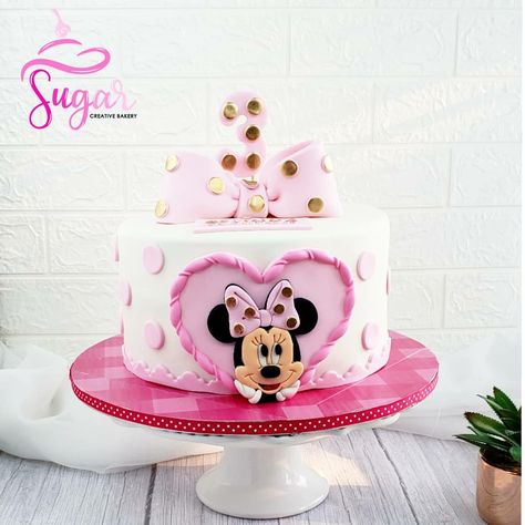 Pink And Gold Cake, Boys 1st Birthday Cake, Minnie Mouse Birthday Cakes, White Birthday Cakes, Tiered Cakes Birthday, Minnie Cake, Bakery Products, Minnie Mouse Pink, Gold Cake