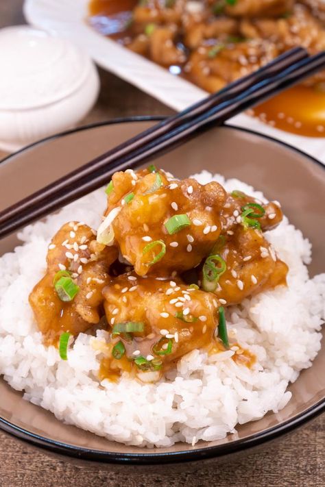 Tso Chicken Recipe, Chinese Sesame Chicken, General Tao Chicken, Chicken Recipe Easy, Buffalo Chicken Bites, Homemade Chinese Food, Tso Chicken, Sesame Chicken Recipe, Best Chinese Food