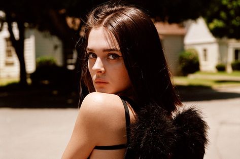 Los Angeles-based singer-songwriter Charlotte Lawrence has unveiled a new song “Why Do You Love Me” with the accompanying music video, directed by Alasdair McLellan. She co-wrote the song with her boyfriend Charlie Puth. Dark Lyrics, Charlotte Lawrence, Alasdair Mclellan, Upbeat Songs, Bon Iver, Charlie Puth, You Love Me, Dream Girl, Lorde