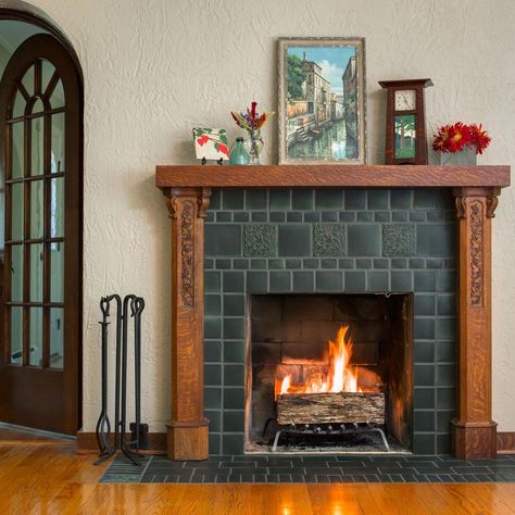 Craftsman Fireplace Ideas, Arts And Crafts Fireplace, Craftsman Fireplace, Craftsman Tile, Slate Fireplace, Craftsman Interior, Fireplace Tile Surround, Craftsman Bungalow, Fireplace Hearth