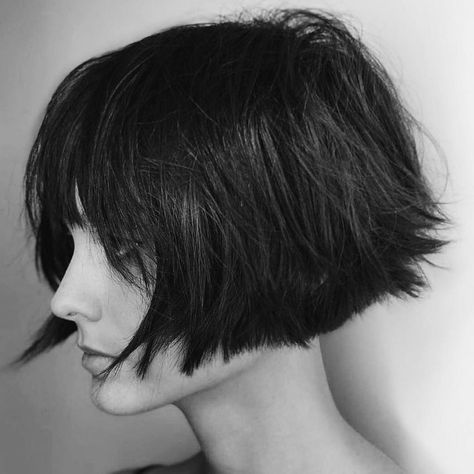 A jaw length bob is a force to be reckoned with. @gianniscumaci #crafthairdresser #hairbrained” • Jan 17, 2019 at 2:50am UT Jaw Length Bob, Embrace Messy Hair, Short Hair Tomboy, Crop Hair, Girls Short Haircuts, Choppy Bob Hairstyles, Short Sassy Hair, Short Choppy Hair, Shot Hair Styles